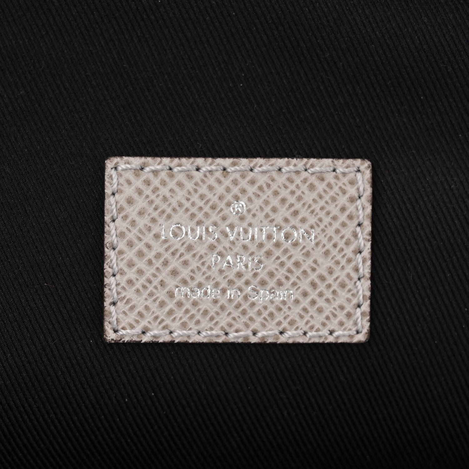Louis Vuitton Taiga Avenue Sling Bag Gris 6 of 9