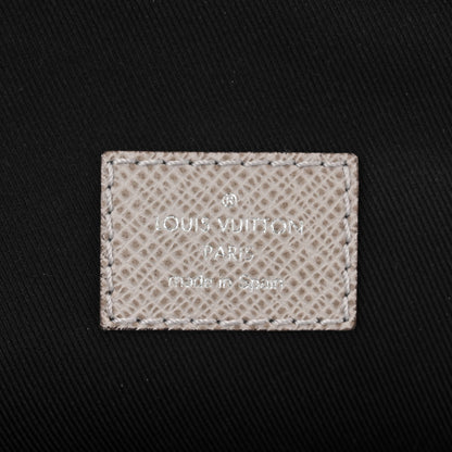 Louis Vuitton Taiga Avenue Sling Bag Gris 6 of 9