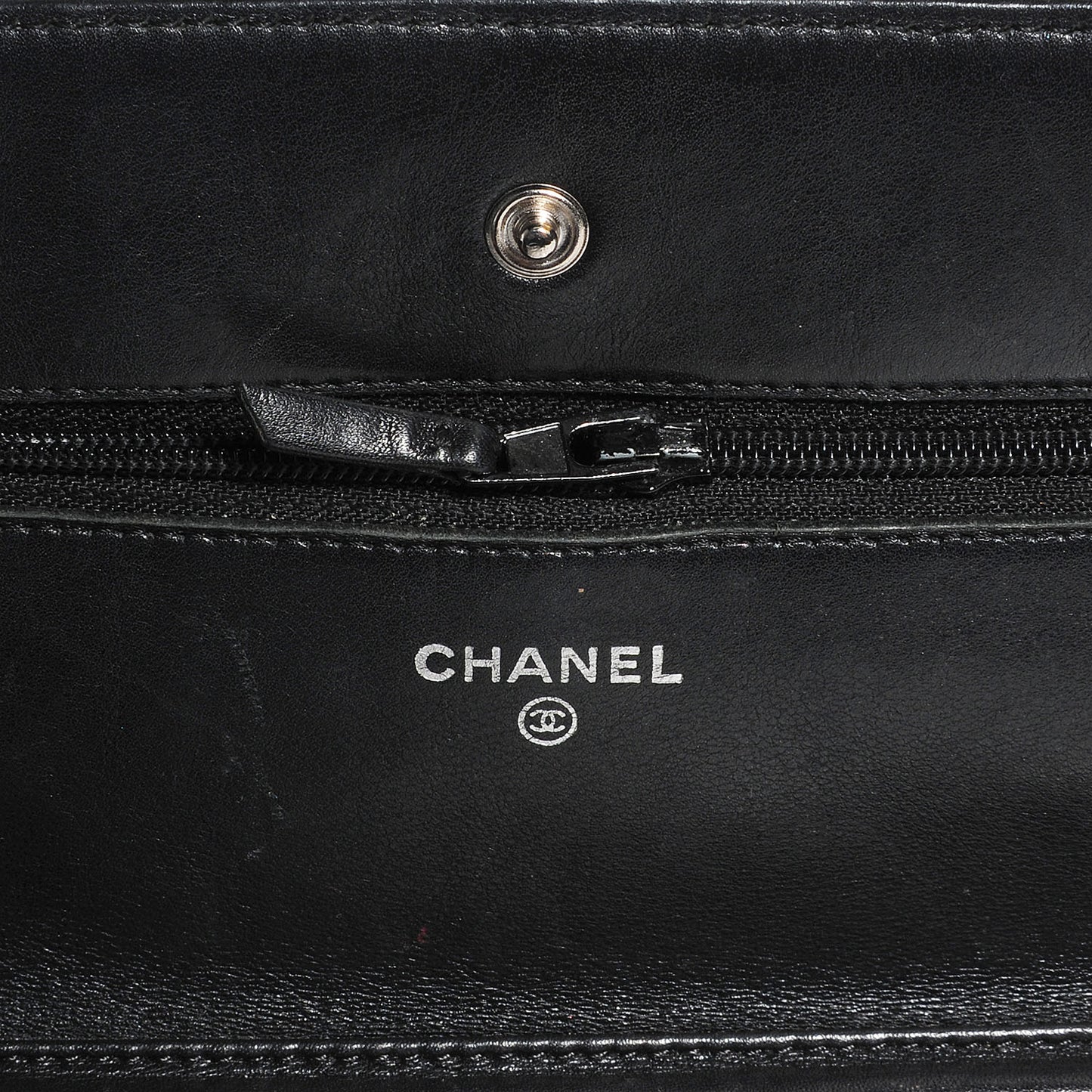 Striated Patent Wallet On Chain WOC Black