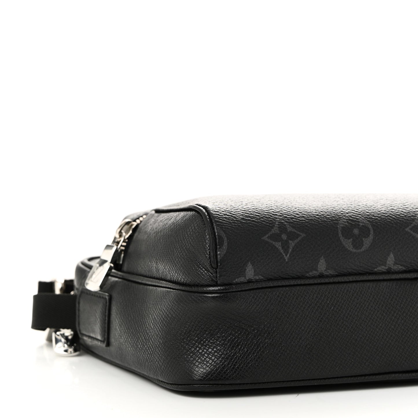 Taiga Monogram Eclipse Outdoor Messenger Black