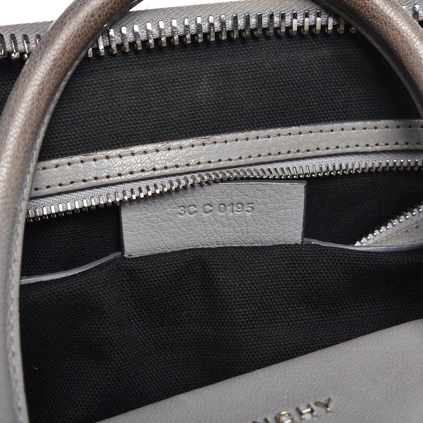 Sugar Goatskin Medium Antigona Pearl Grey