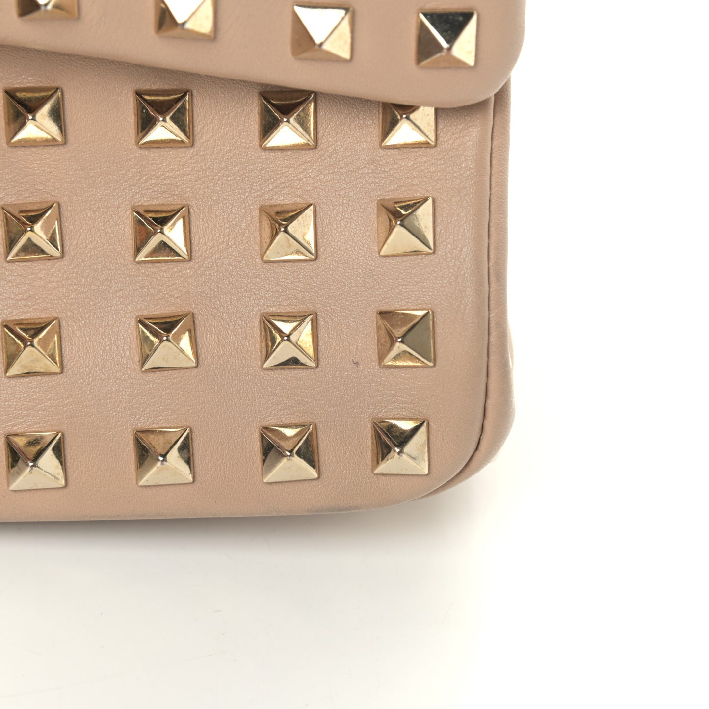 Vitello Medium Rockstud All Over Shoulder Bag Beige
