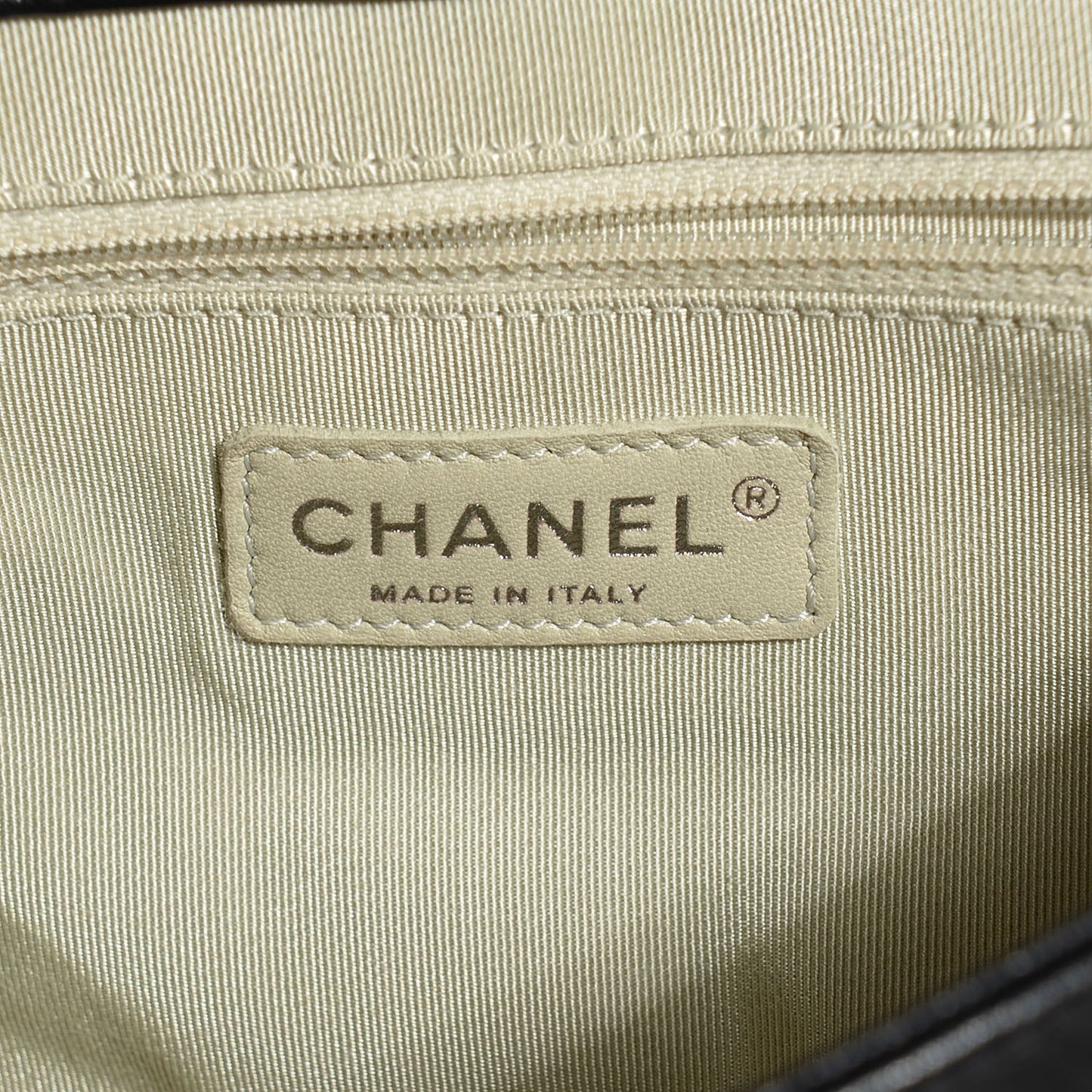 Crumpled Lambskin Quilted Medium Chain Around Messenger Black