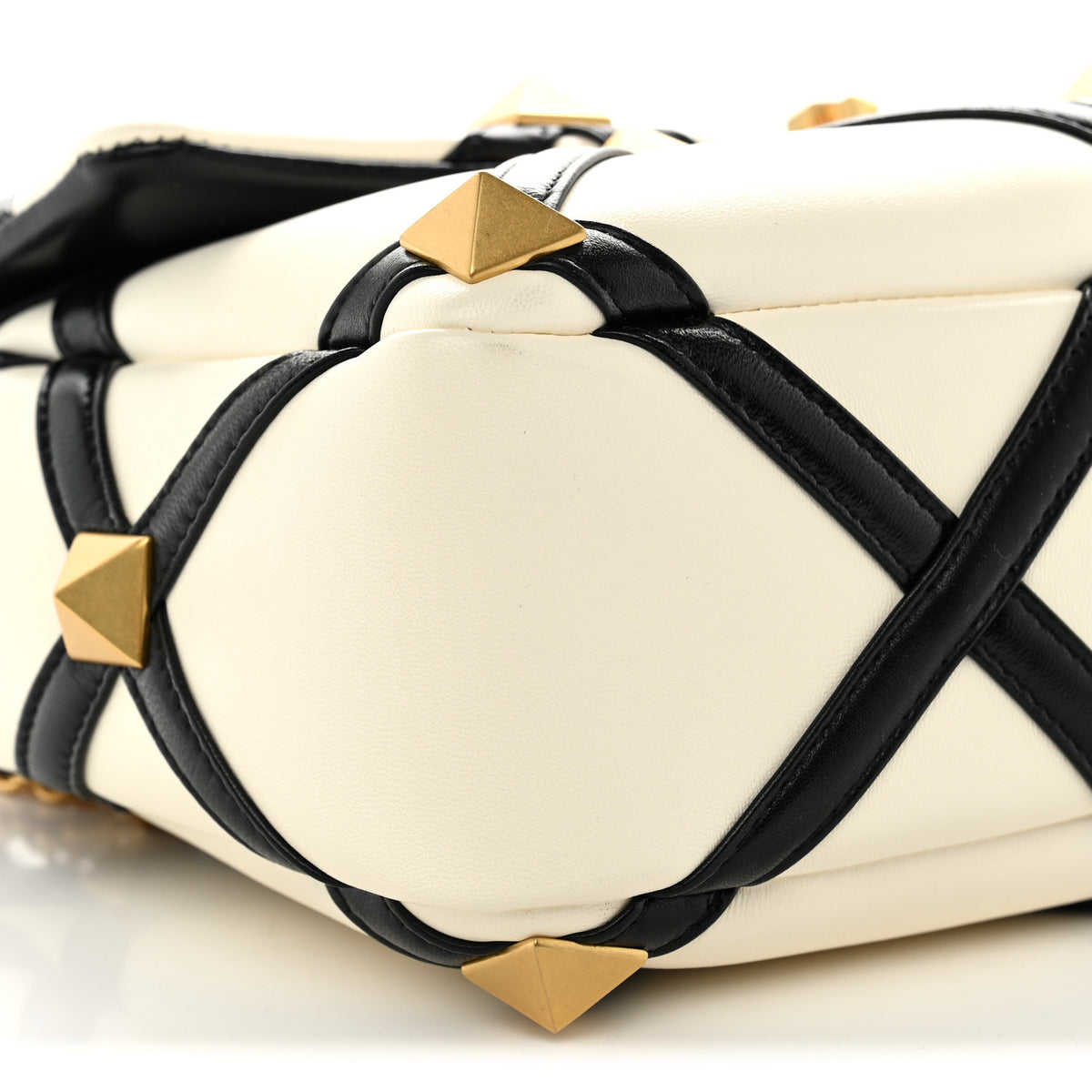 Nappa Large Roman Stud Shoulder Bag Black Ivory