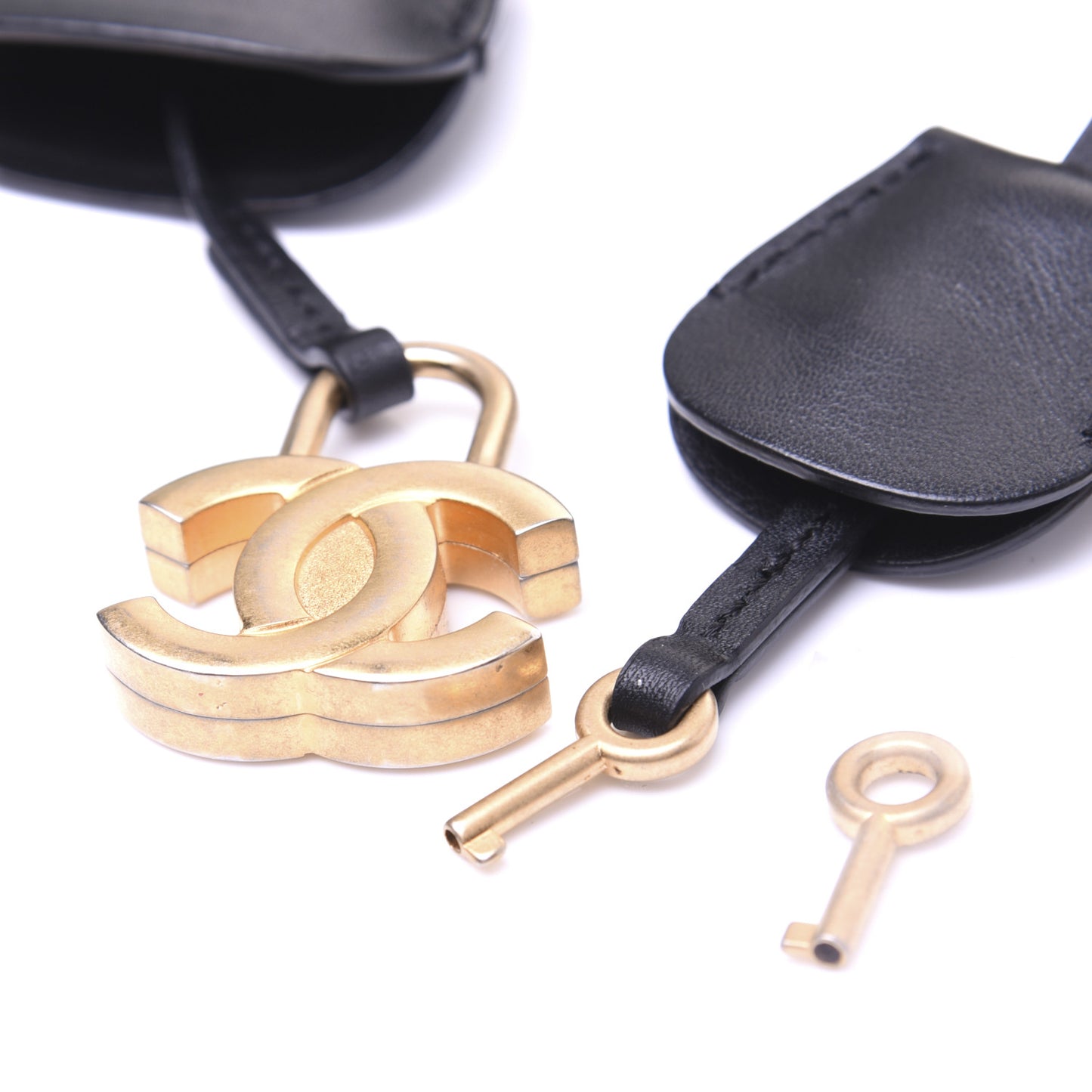 Caviar Quilted Medium CC Filigree Vanity Case Black