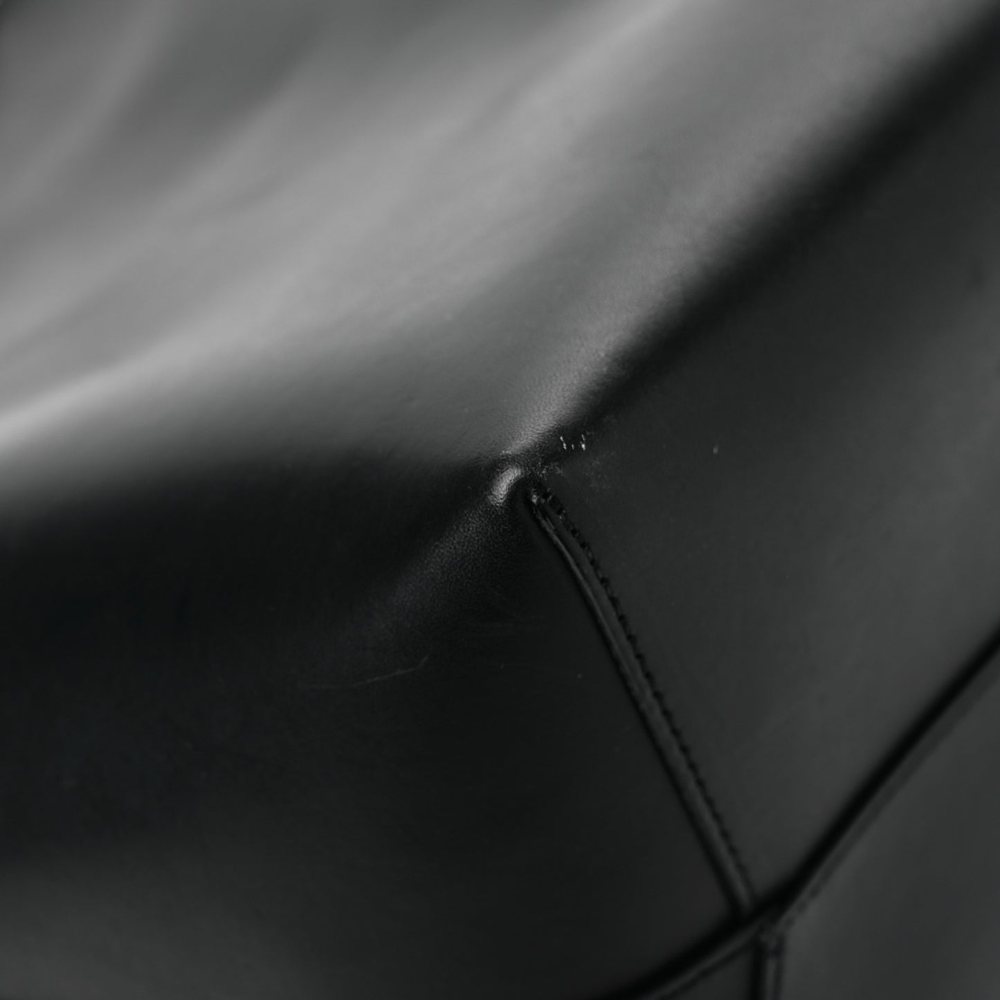 Calfskin Bucket Bag Black Flamma