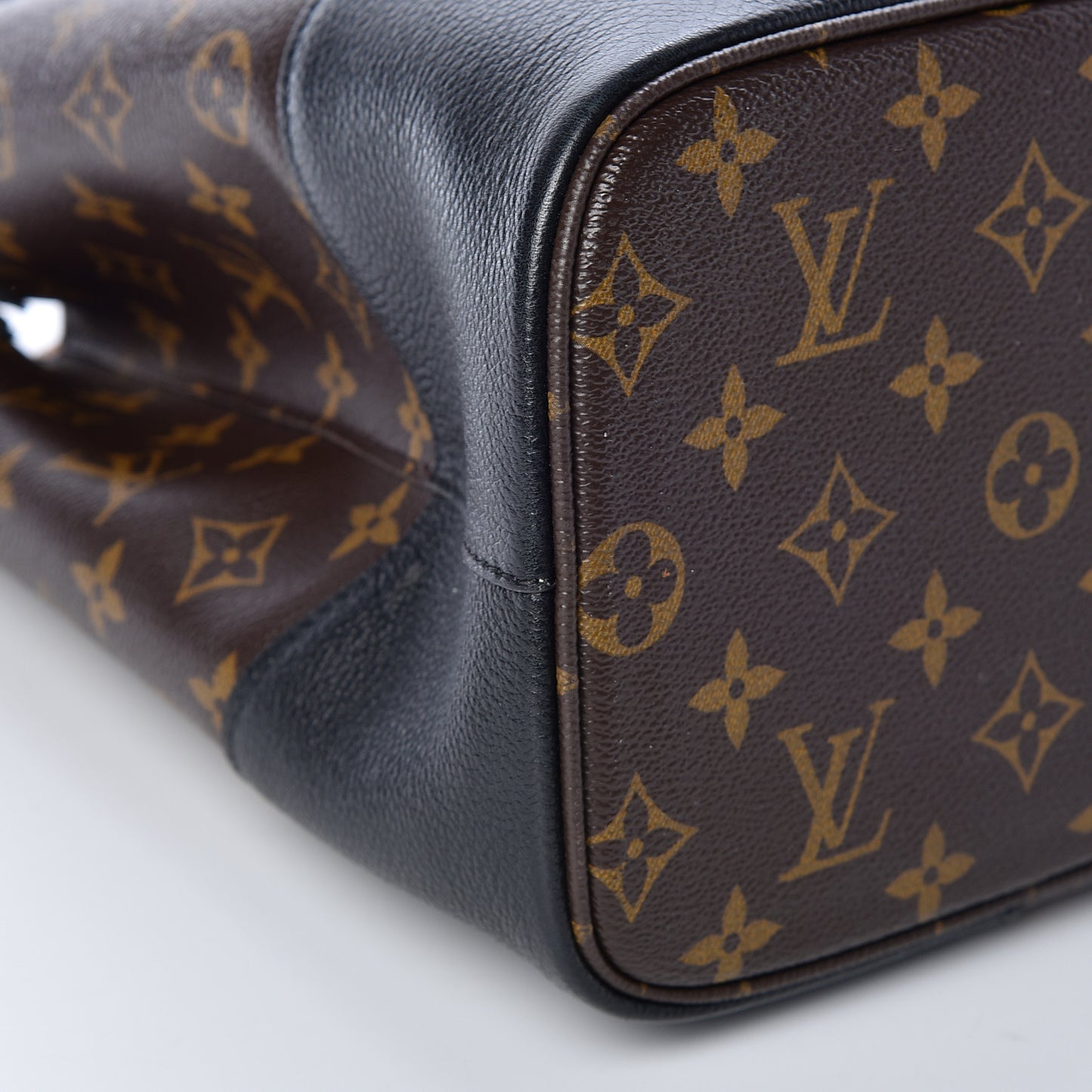 Monogram Flandrin Black