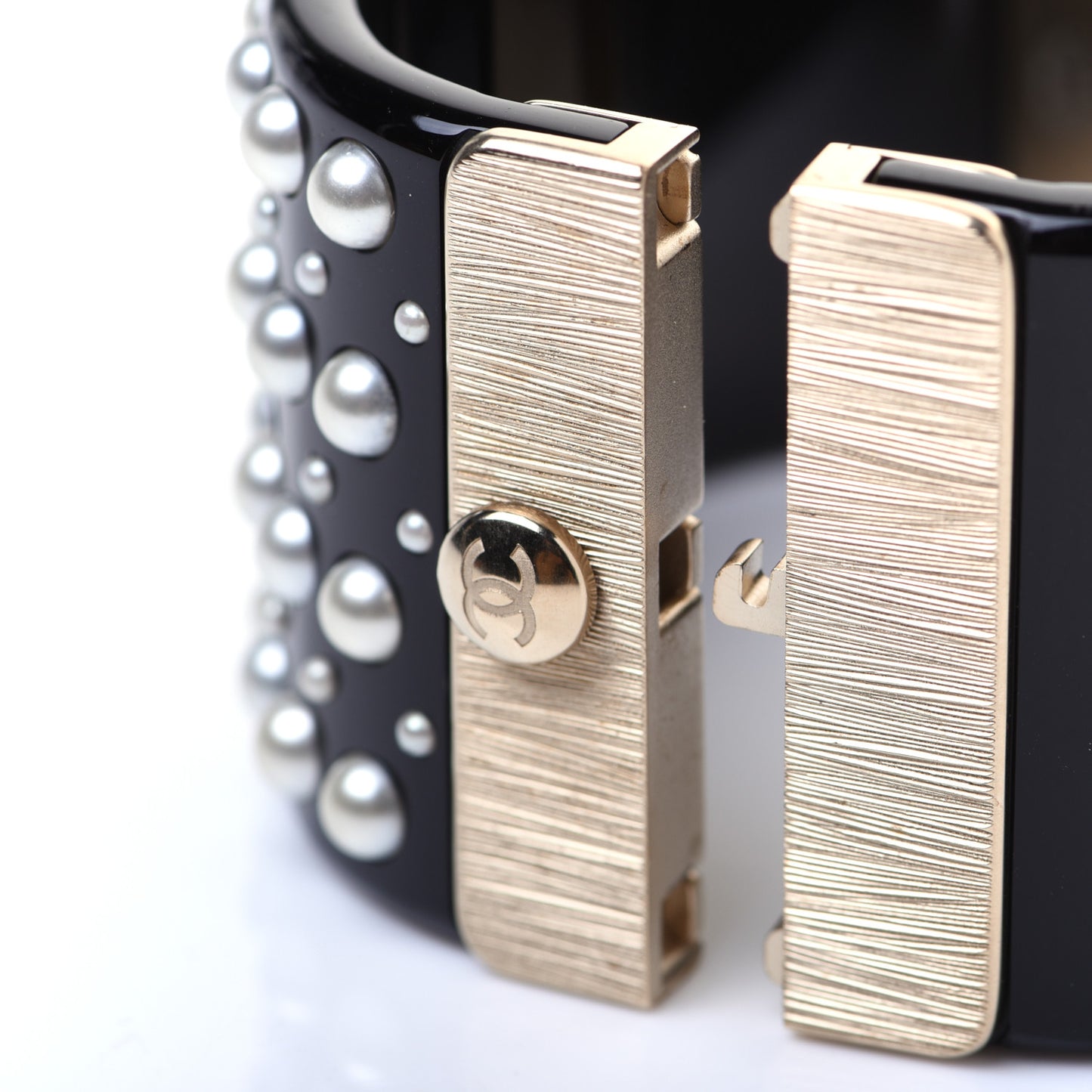 Resin Pearl Crystal CC Cuff Black