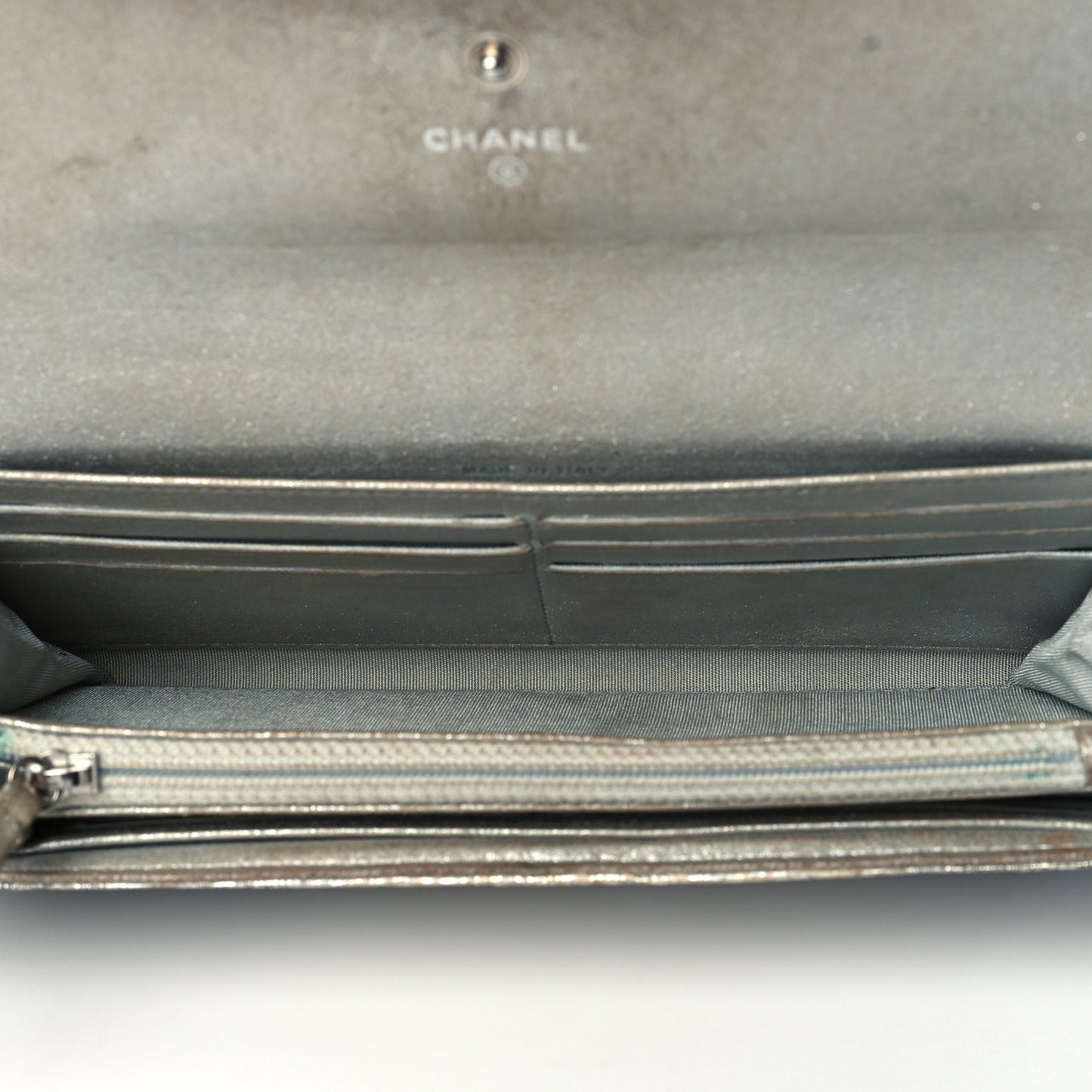 Iridescent Lizard Wallet With Removable Chain Silver