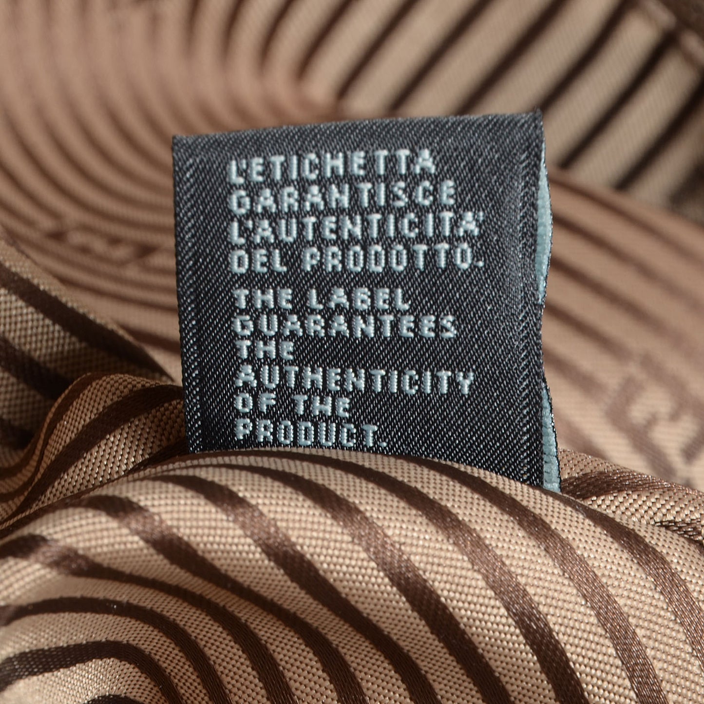 Tessuto Matelasse Chameleon Tote Ecru Black