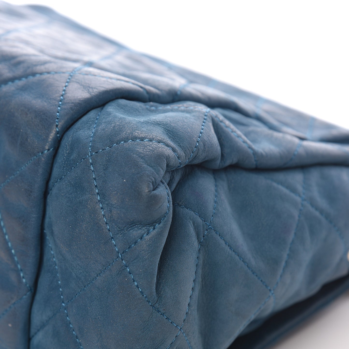 Iridescent Calfskin Large Chic Quilt Flap Dark Blue