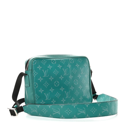 Louis Vuitton Taiga Monogram Outdoor Messenger Vert 3 of 14
