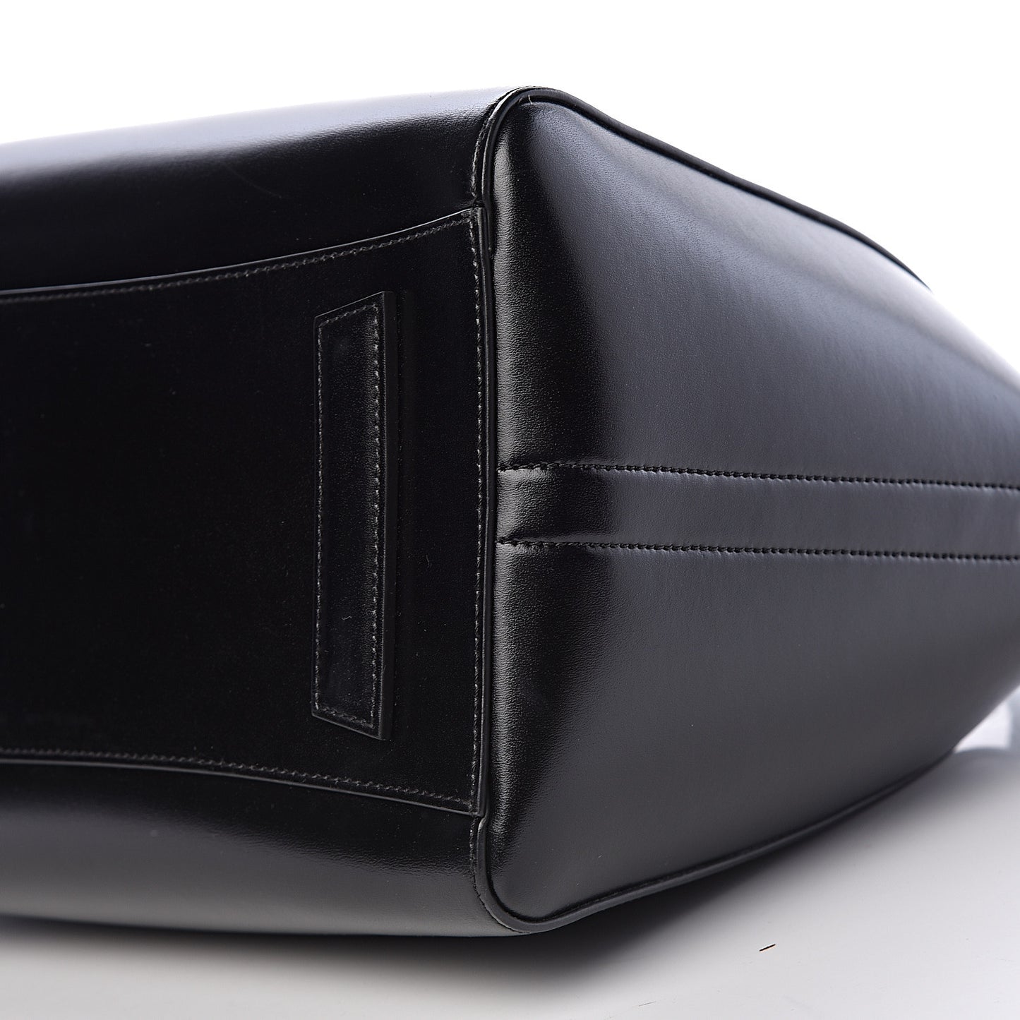 Shiny Lord Calfskin Medium Antigona Black