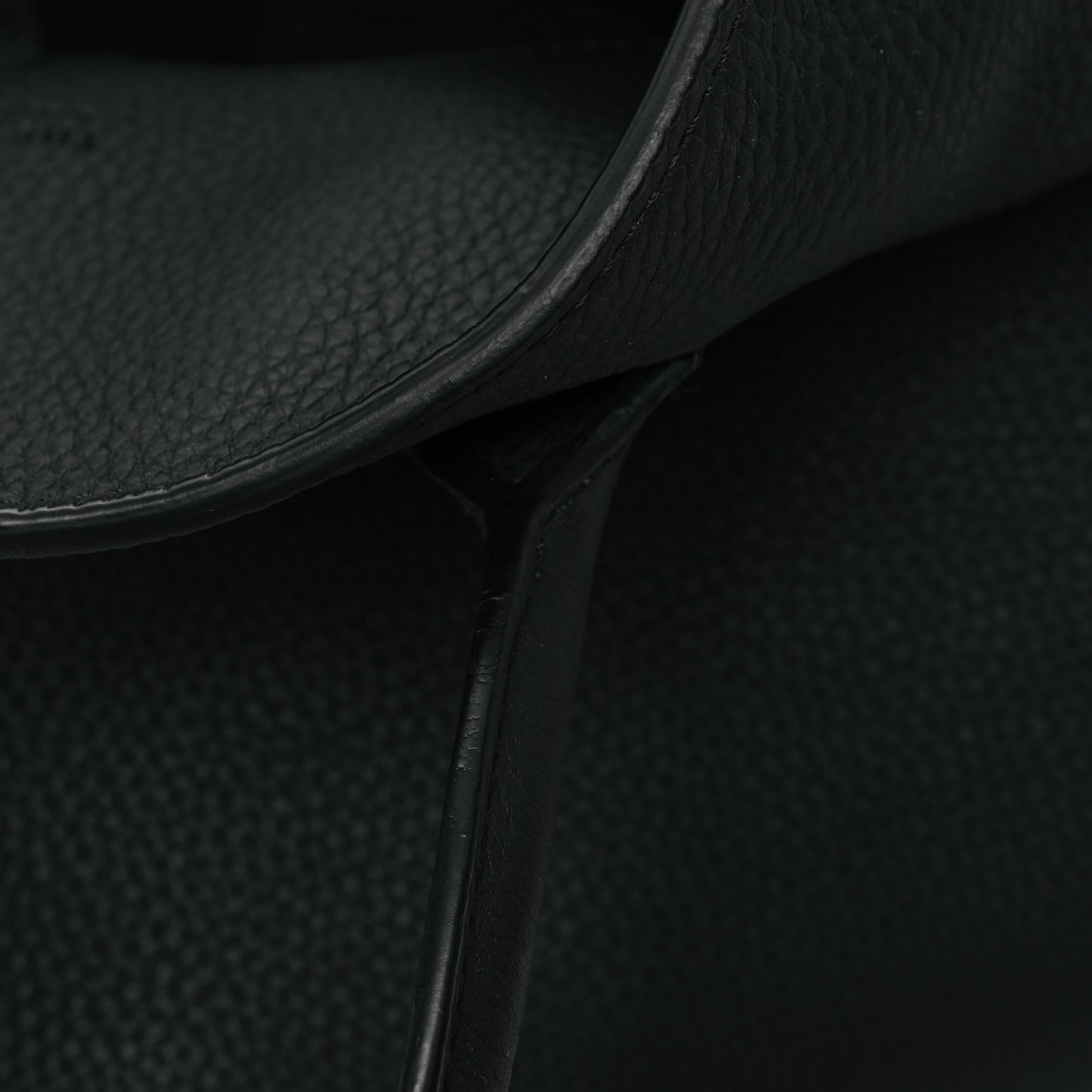 Matte Grained Calfskin Soft Margaux 15 Black