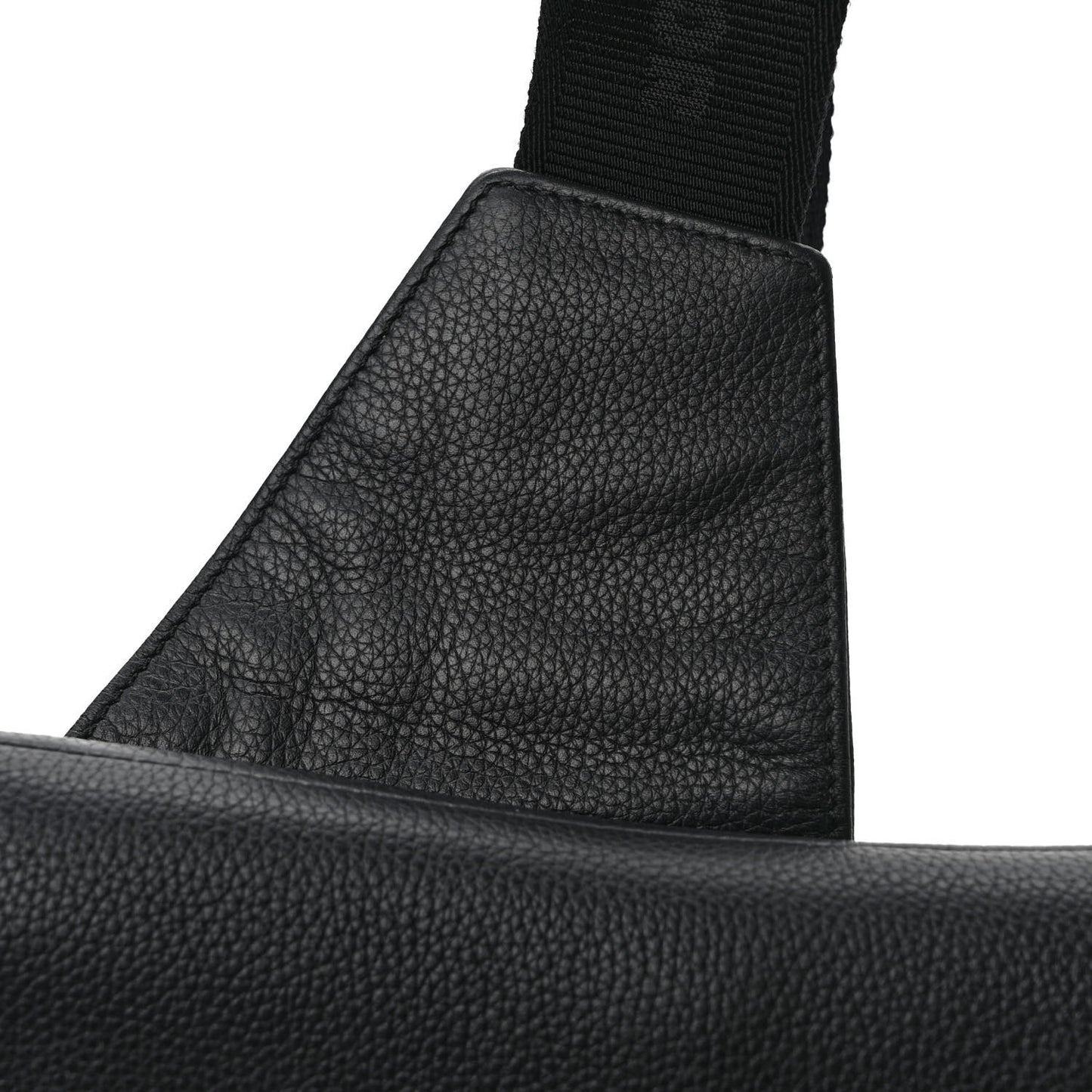 Grained Calfskin Mens Saddle Pouch Black