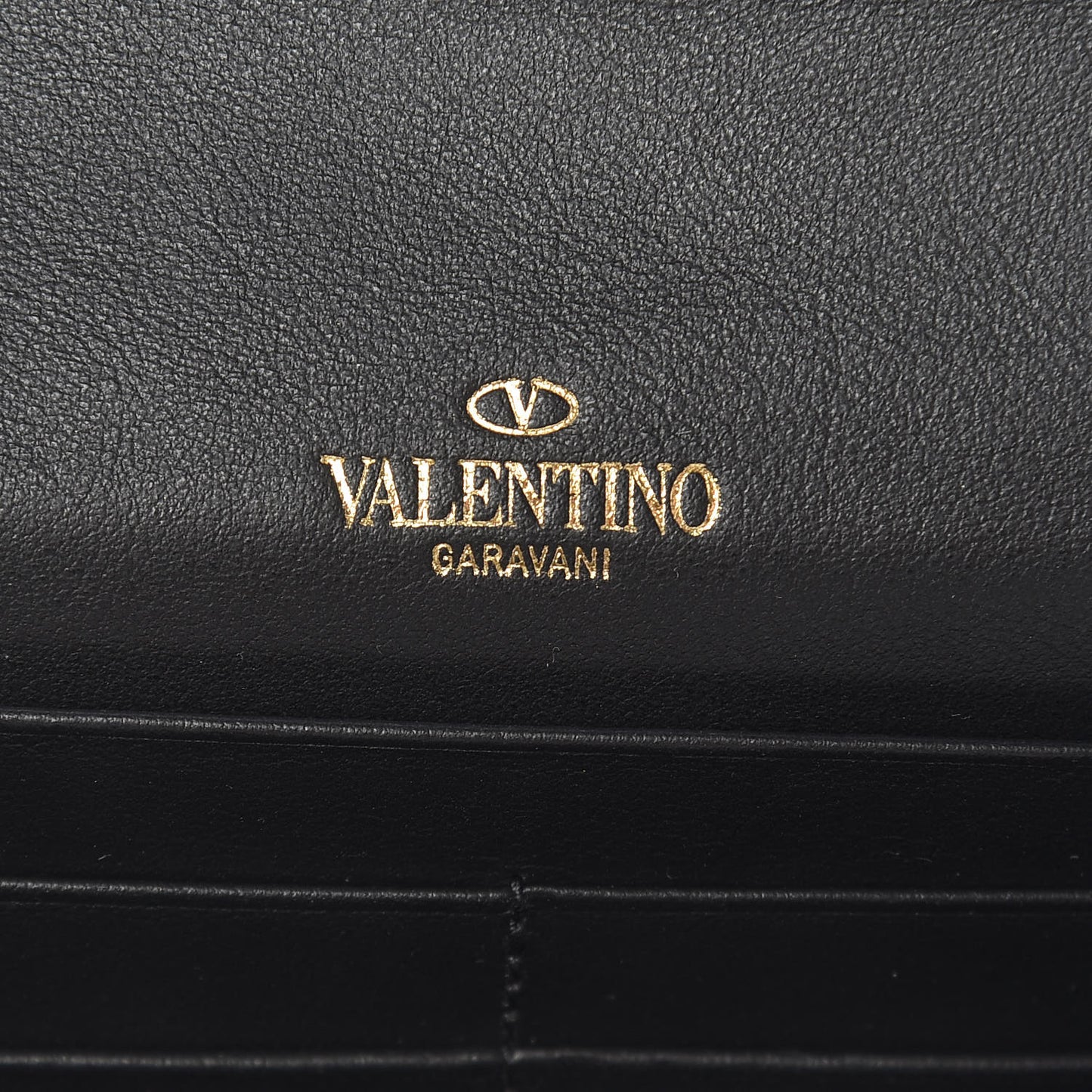 Vitello Rockstud Crossbody Wallet on Chain Black