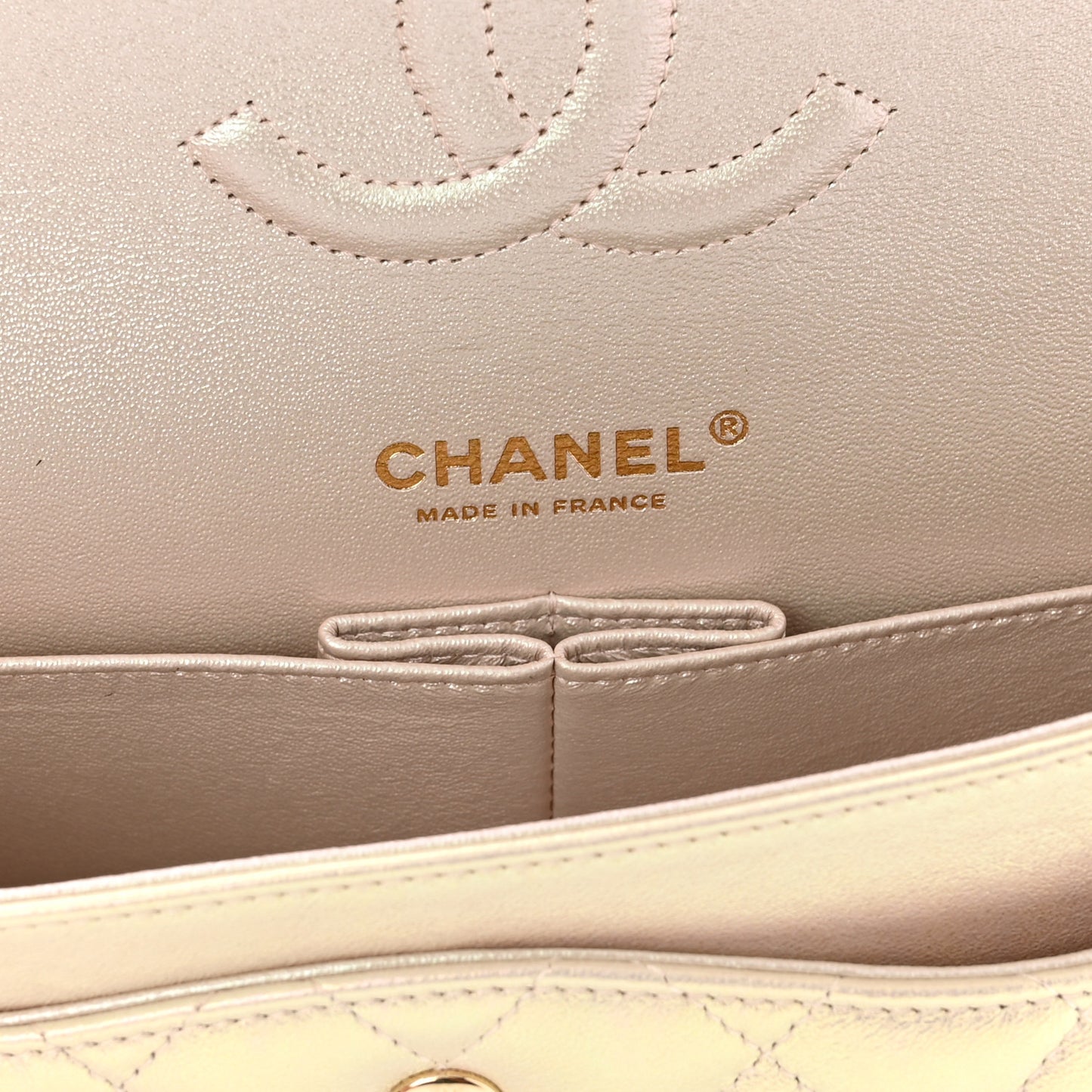Iridescent Lambskin Quilted Medium Double Flap Ivory