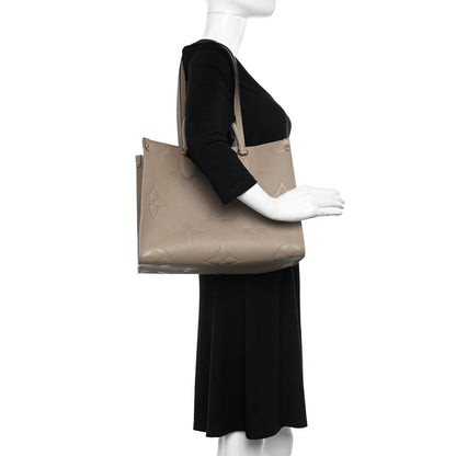 Louis Vuitton Empreinte Monogram Giant Onthego MM Tourterelle 2 of 10