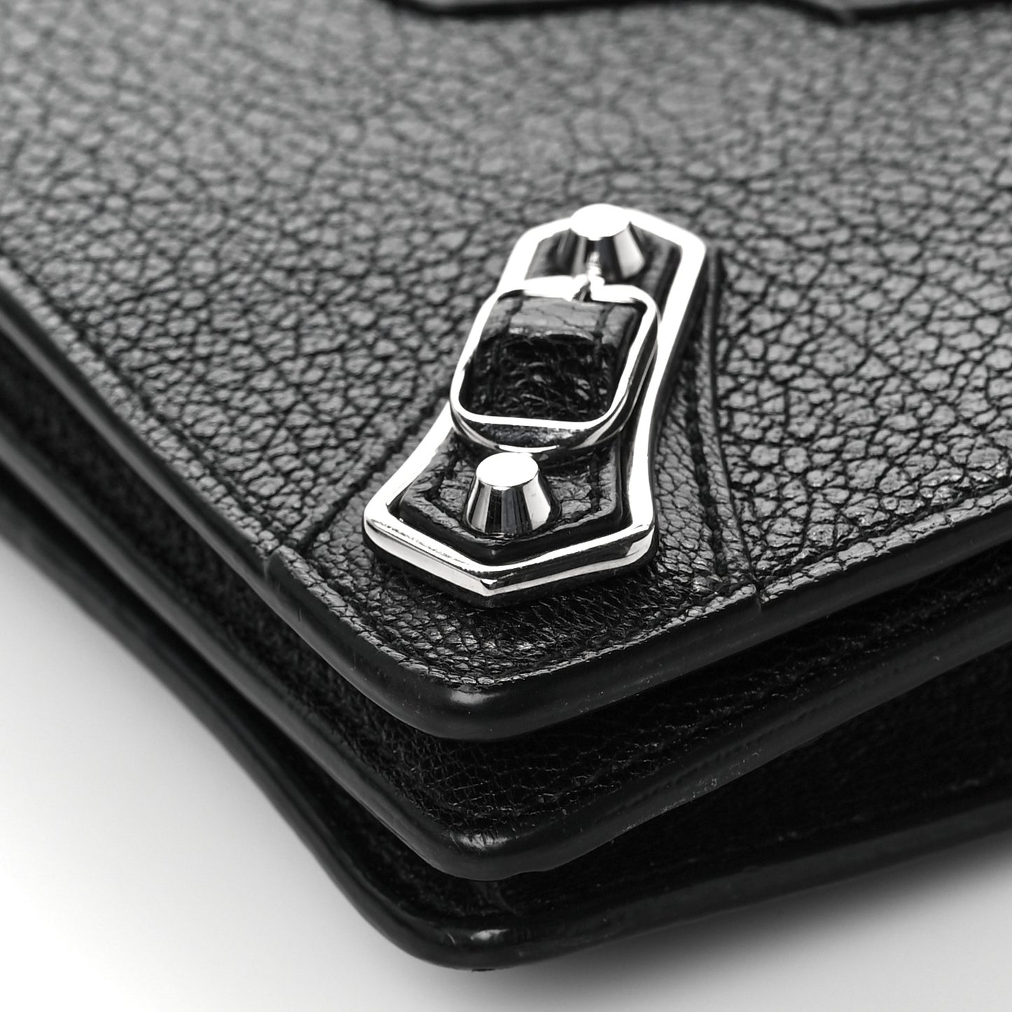 Agneau Silver Metallic Edge Hardware Wallet On Chain Black