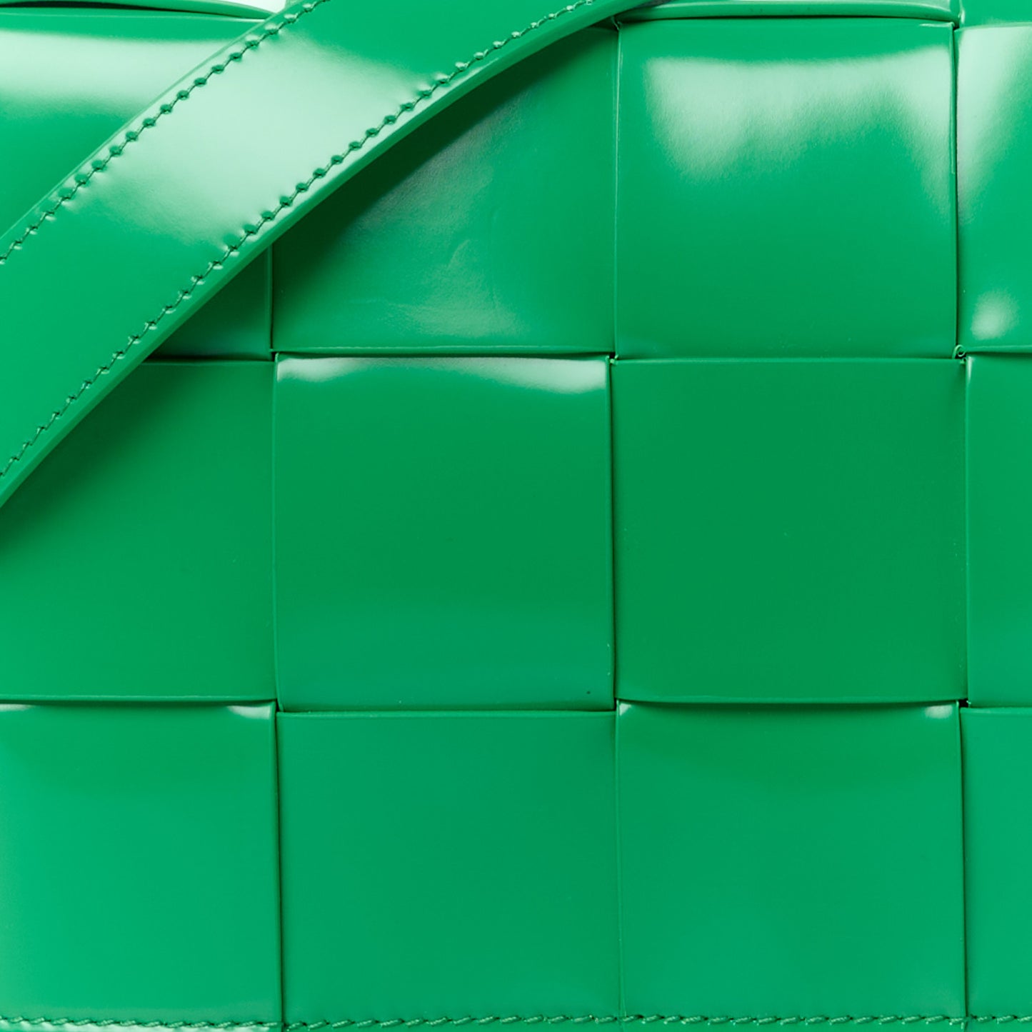 Patent Maxi Intrecciato Cassette Crossbody Bag Grass