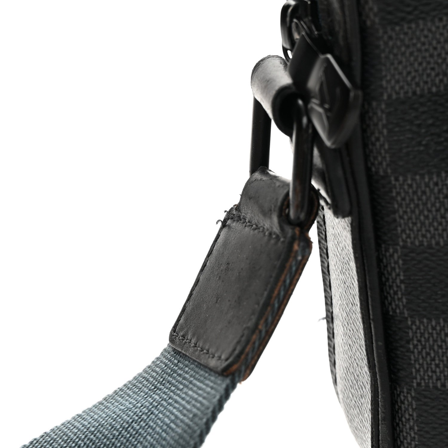 Louis Vuitton Damier Graphite Alpha Messenger Bag 20 of 25