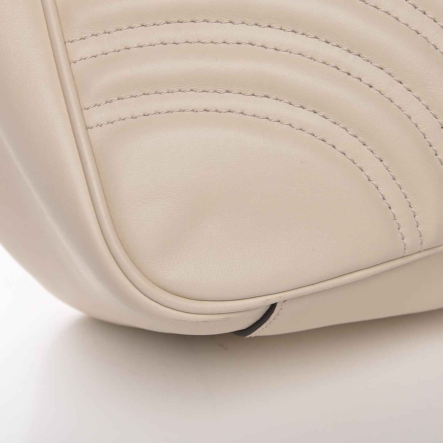 Calfskin Matelasse Large GG Marmont Shoulder Bag Mystic White