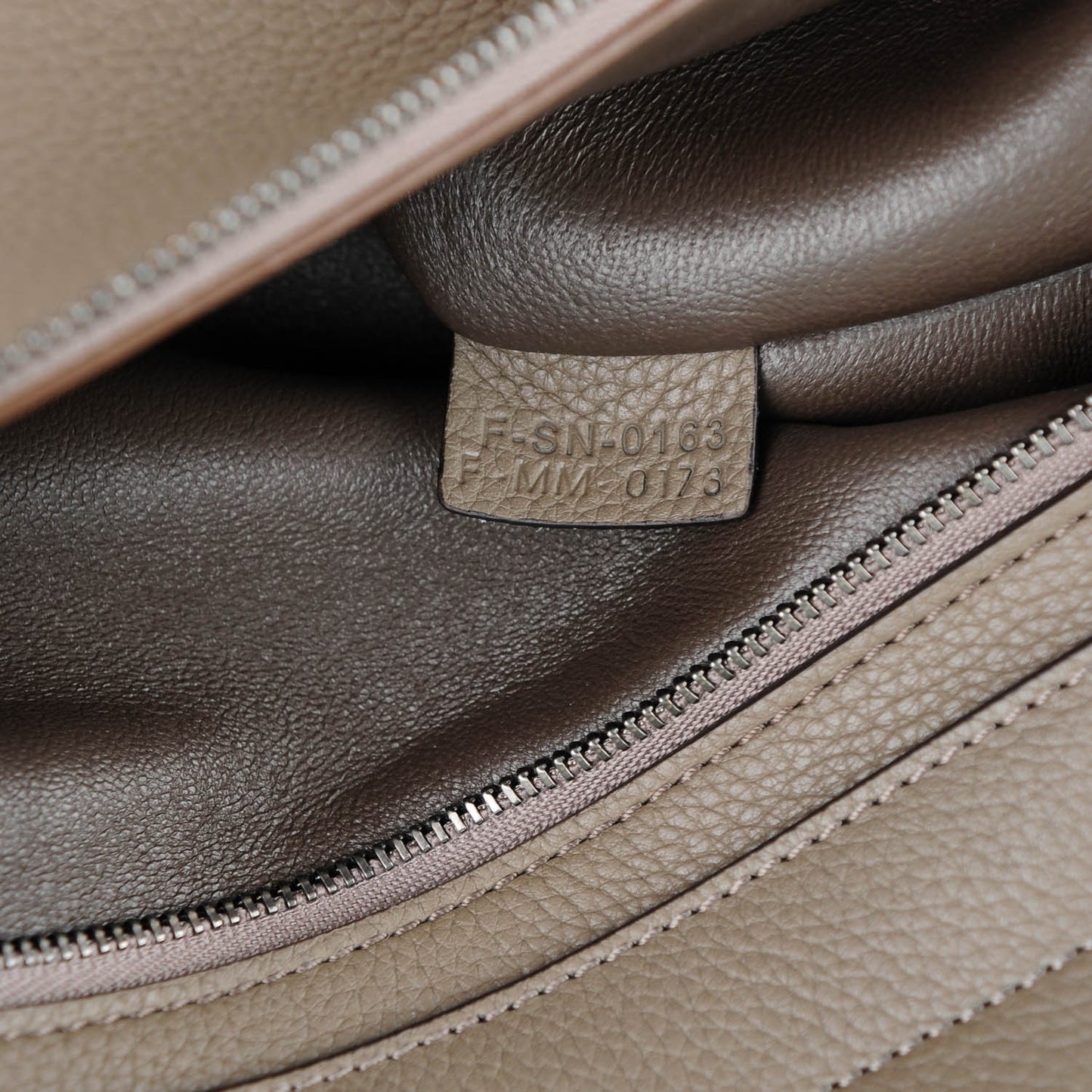 Drummed Calfskin Suede Large Trapeze Souris