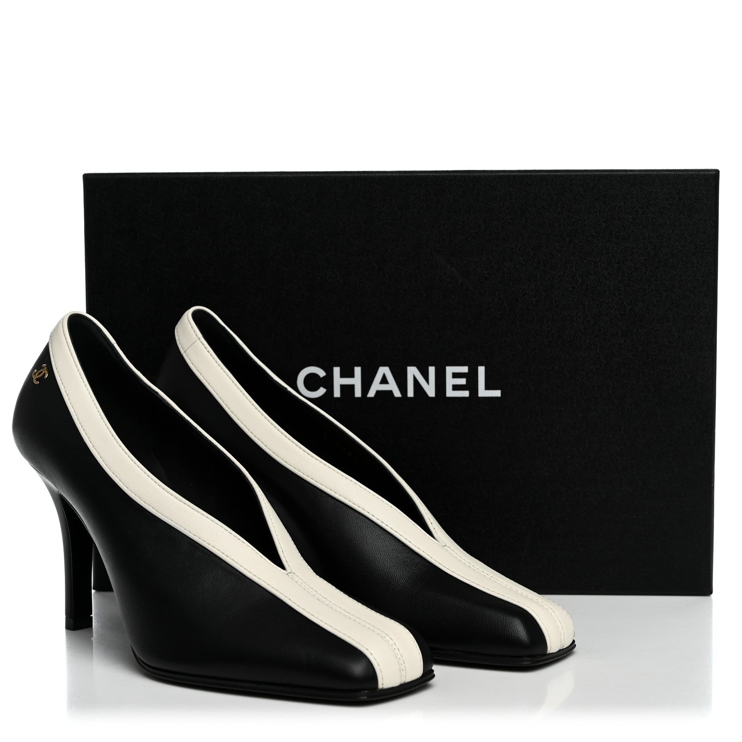 Chanel Lambskin Pumps 35.5 Black Ivory 10 of 10