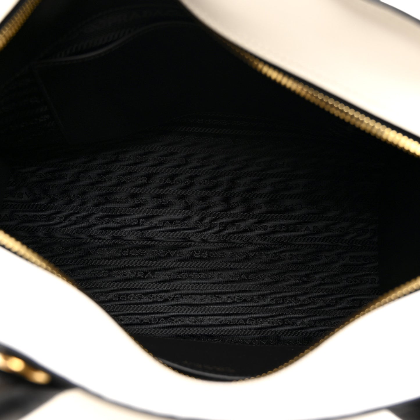 Saffiano City Calfskin Medium Esplanade White Black
