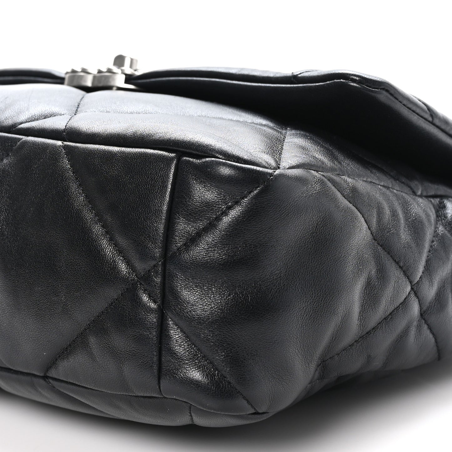 Lambskin Quilted Maxi Chanel 19 Flap Black