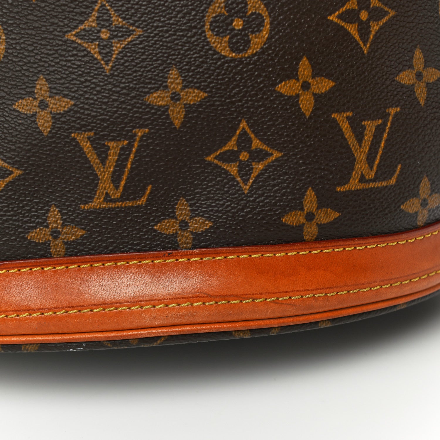 Louis Vuitton Monogram Petit Bucket 23 30 of 33