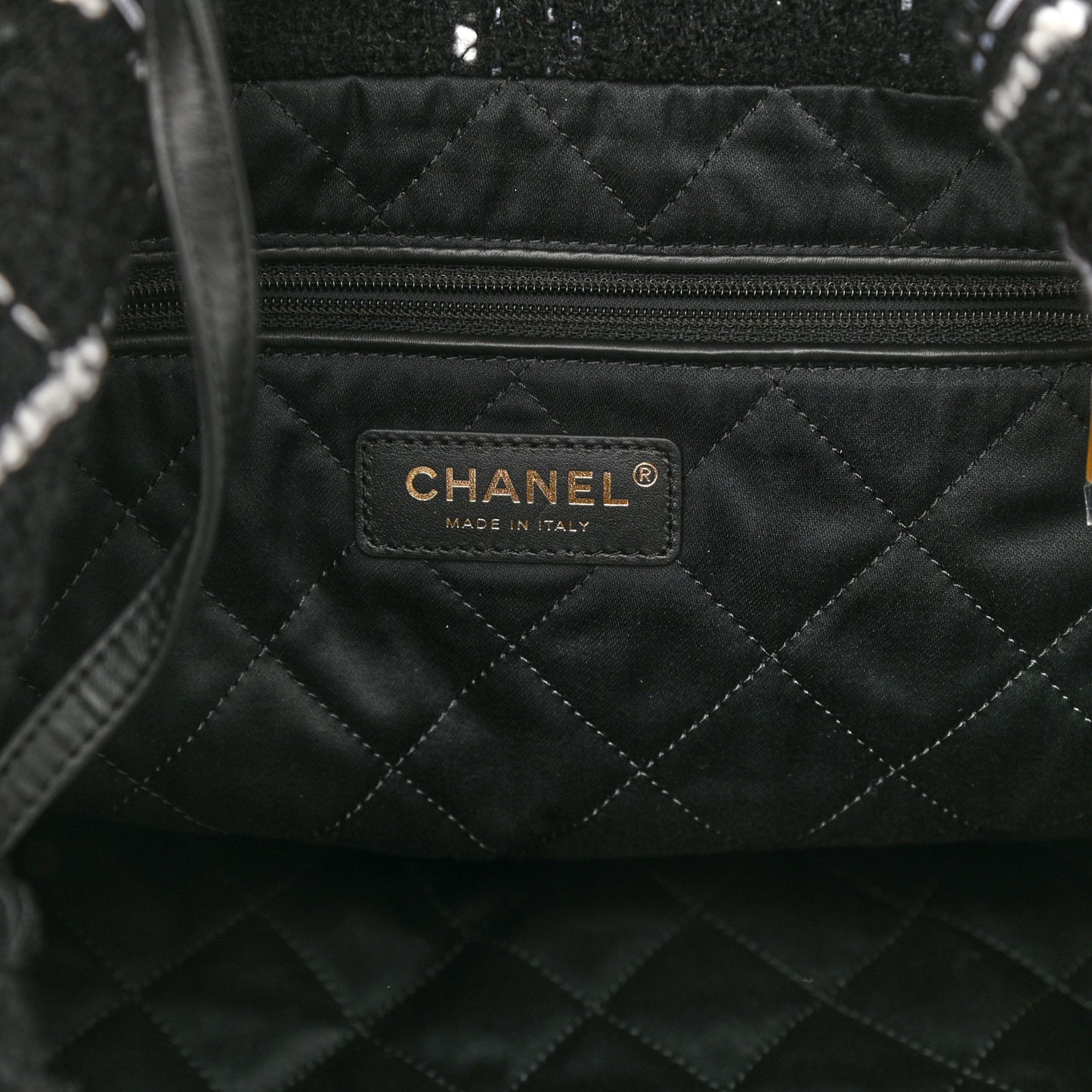 Wool Tweed Quilted Chanel 22 Black Multicolor
