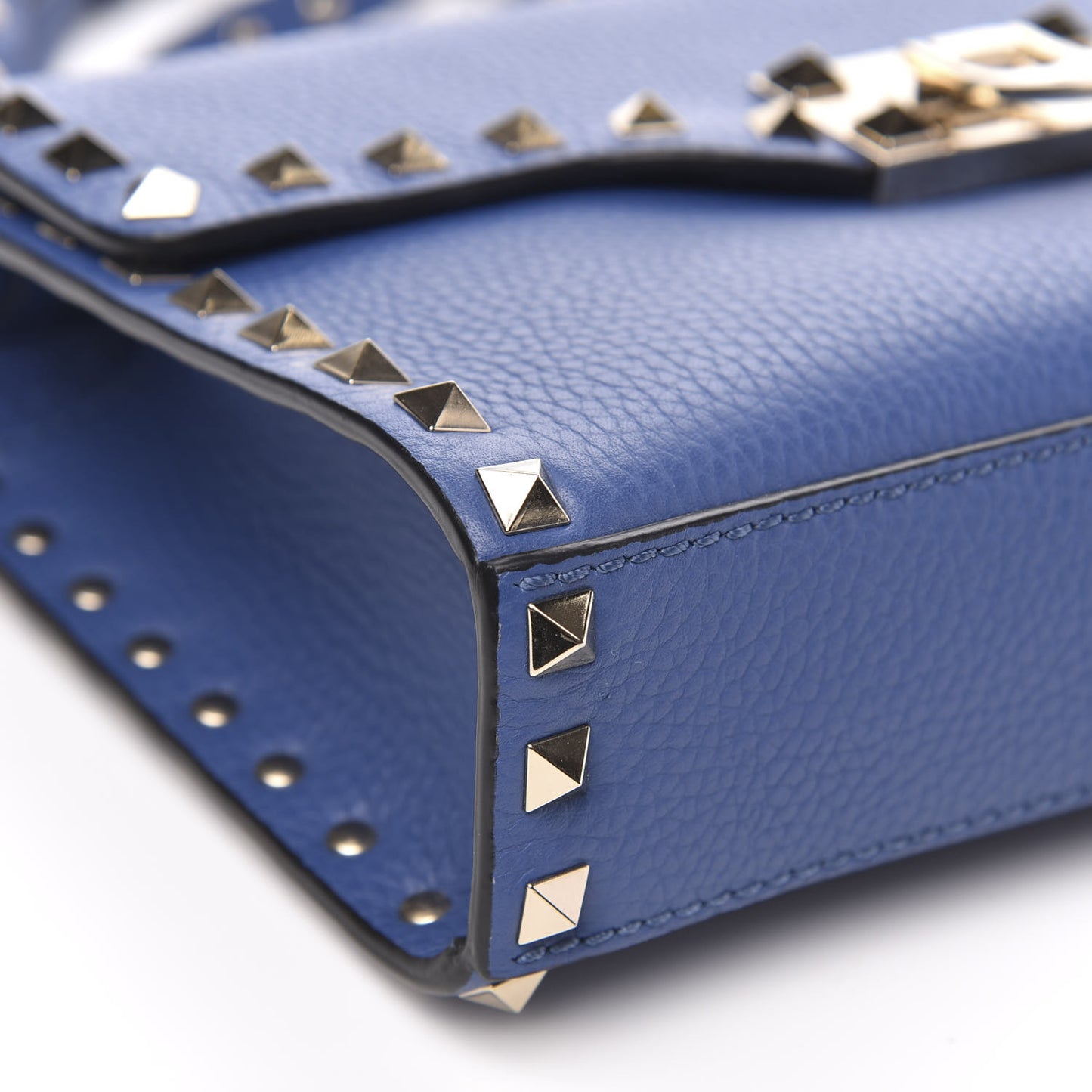 Pebbled Calfskin Medium Rockstud Flip Lock Crossbody Bag Baltique