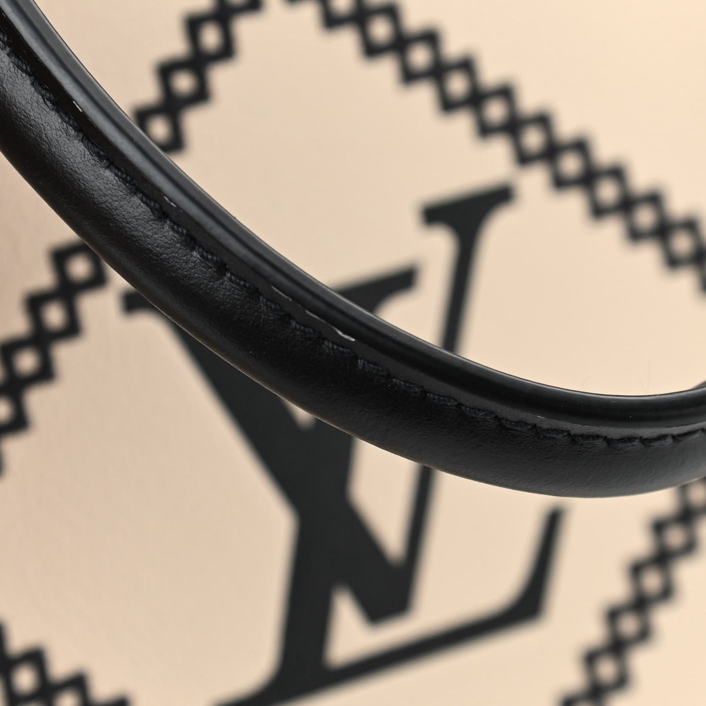 Empreinte Monogram Giant Broderies Onthego MM Cream Black
