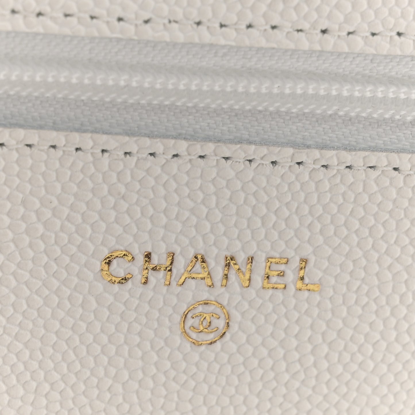Caviar Quilted Wallet on Chain WOC White