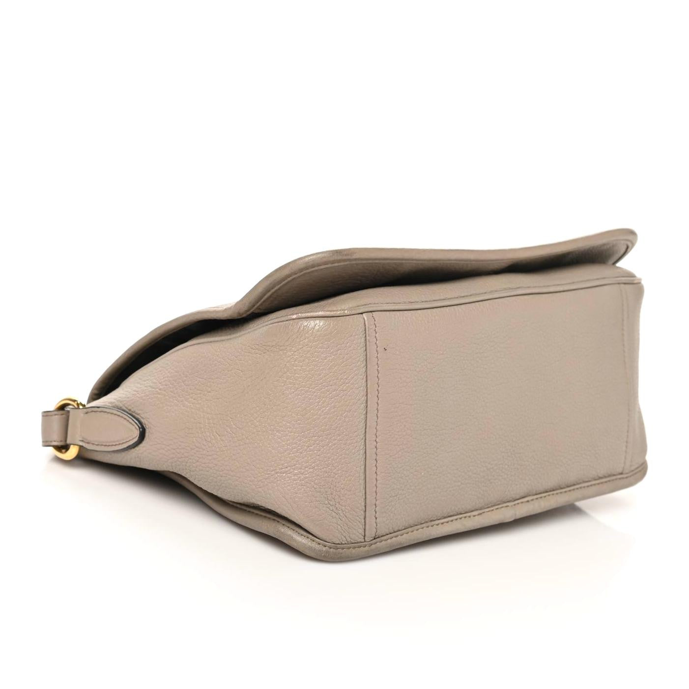 Vitello Daino Flap Crossbody Argilla