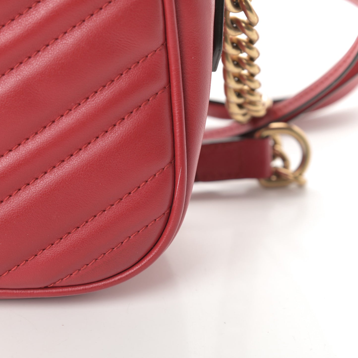 Calfskin Matelasse Small GG Marmont Chain Shoulder Bag Hibiscus Red