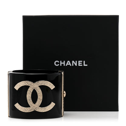 Chanel Resin CC Cuff Black Gold 5 of 5