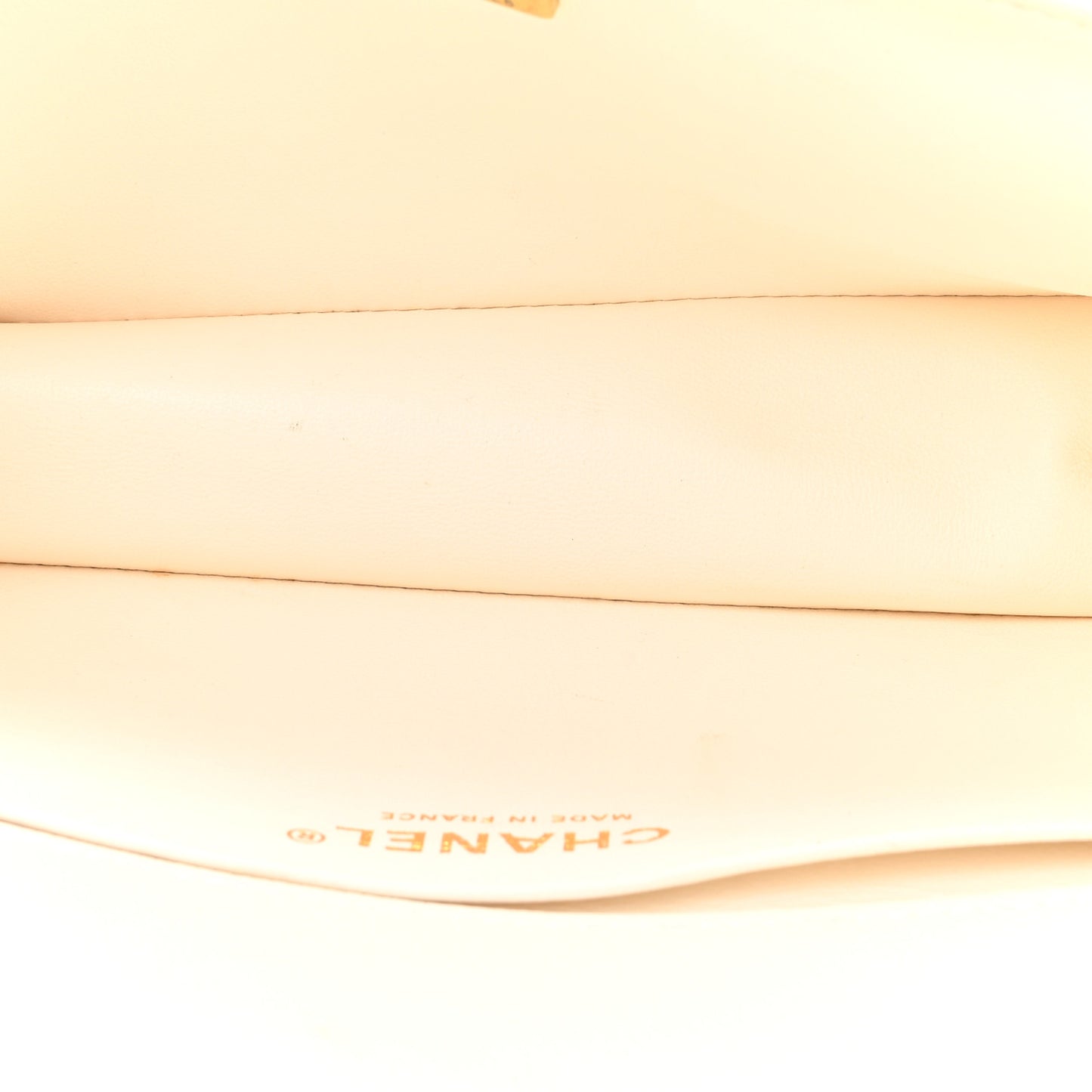 Caviar Quilted Medium Boy Flap White