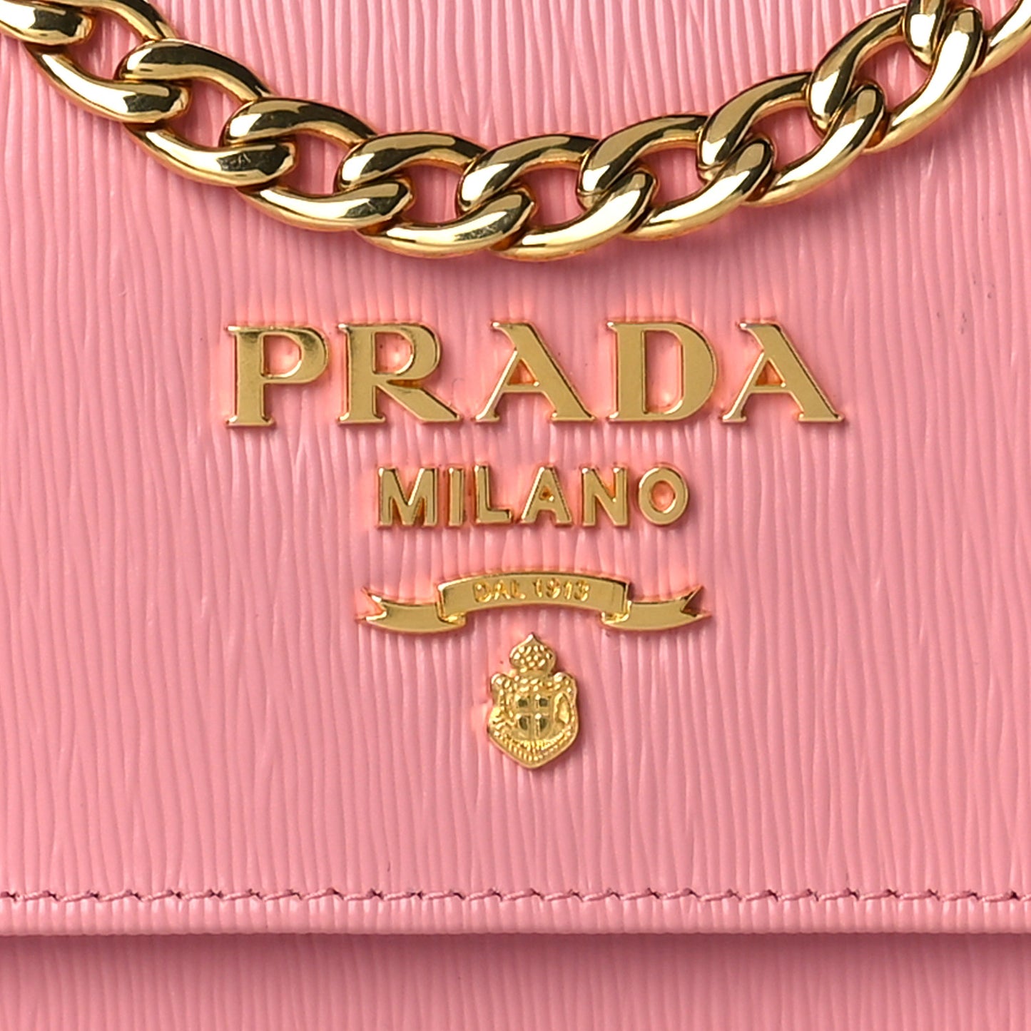 Vitello Move Metal Oro Chain Wallet Petalo