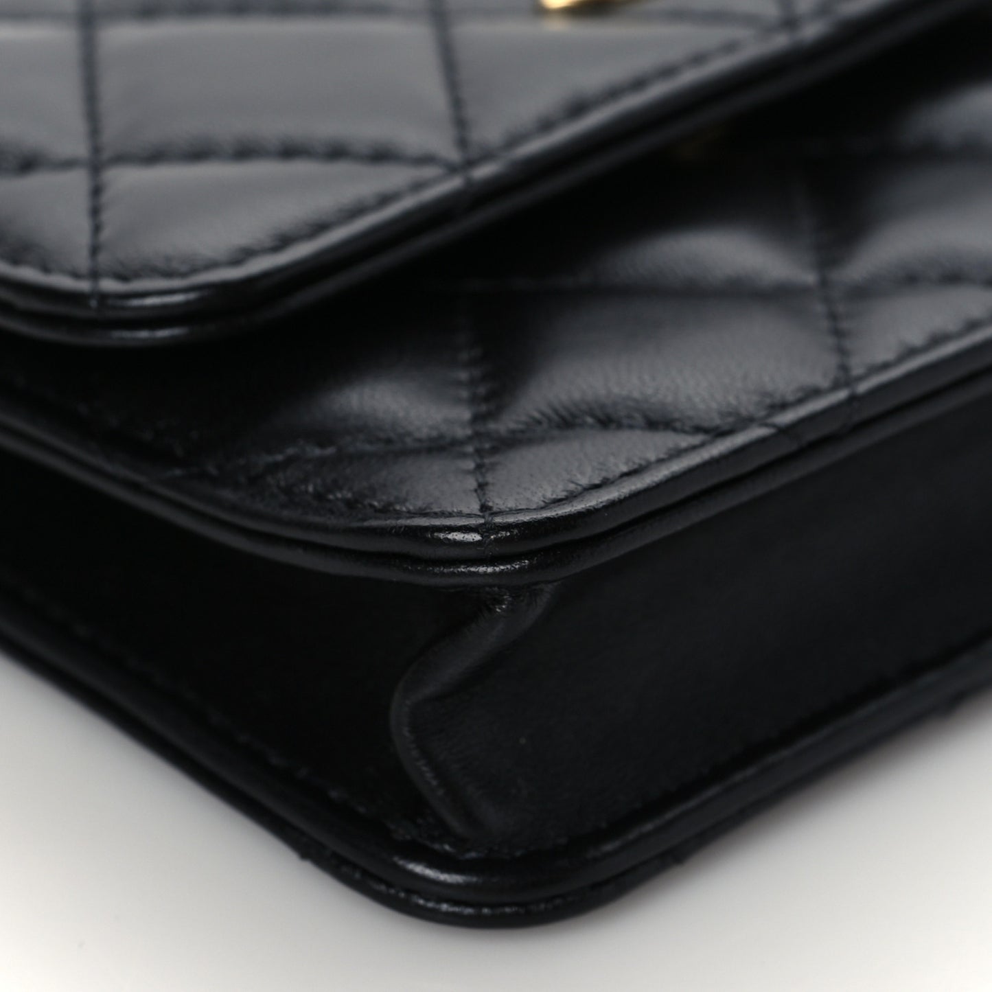 Lambskin Resin Quilted Clutch With Chain Black