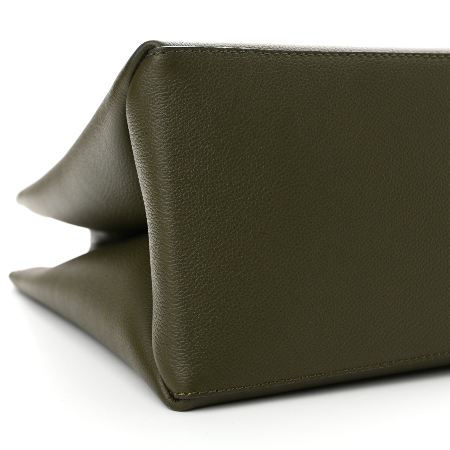 Grained Calfskin Lockme Shopper Kaki