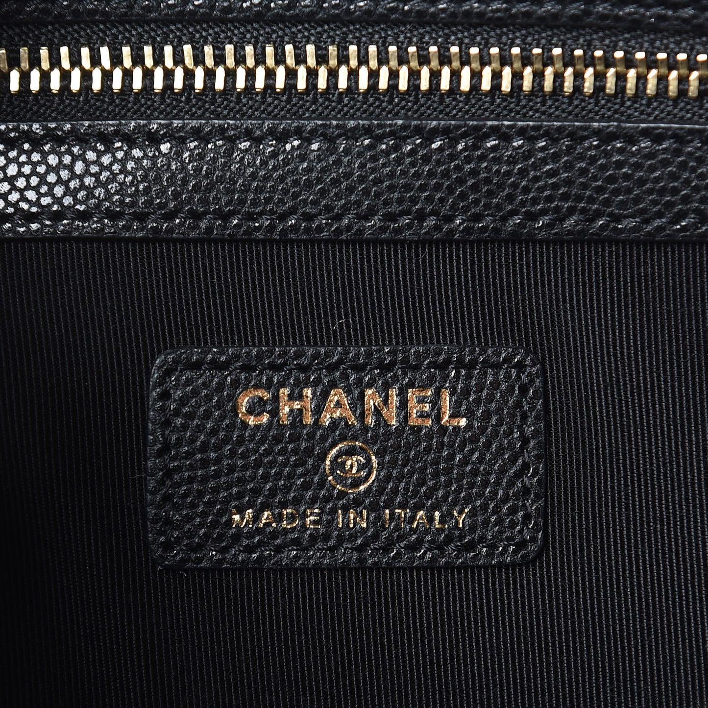 Caviar Quilted Medium Cosmetic Case Black