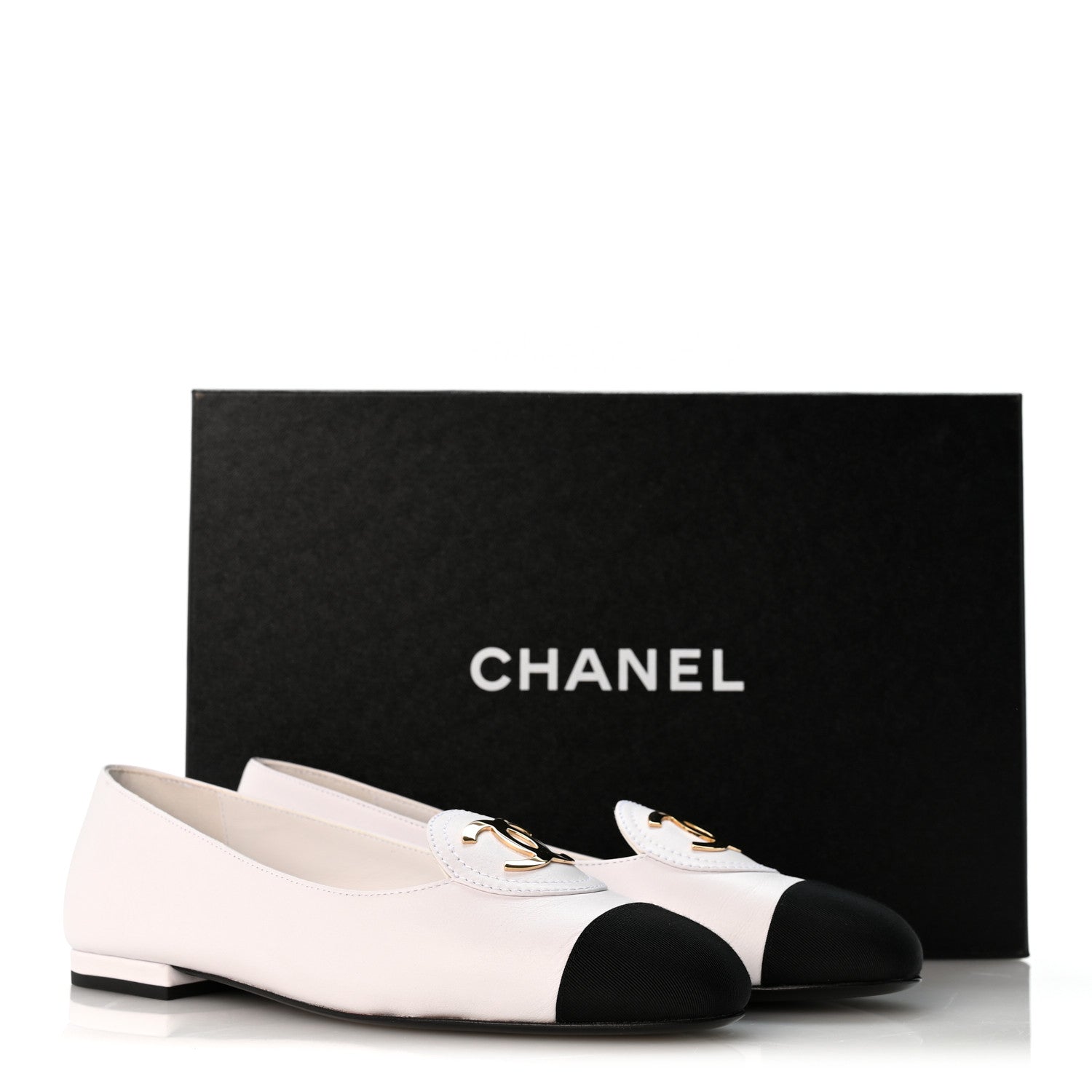 Chanel Calfskin Grosgrain Cap Toe CC Moccasin Loafers 37 White Black 10 of 10