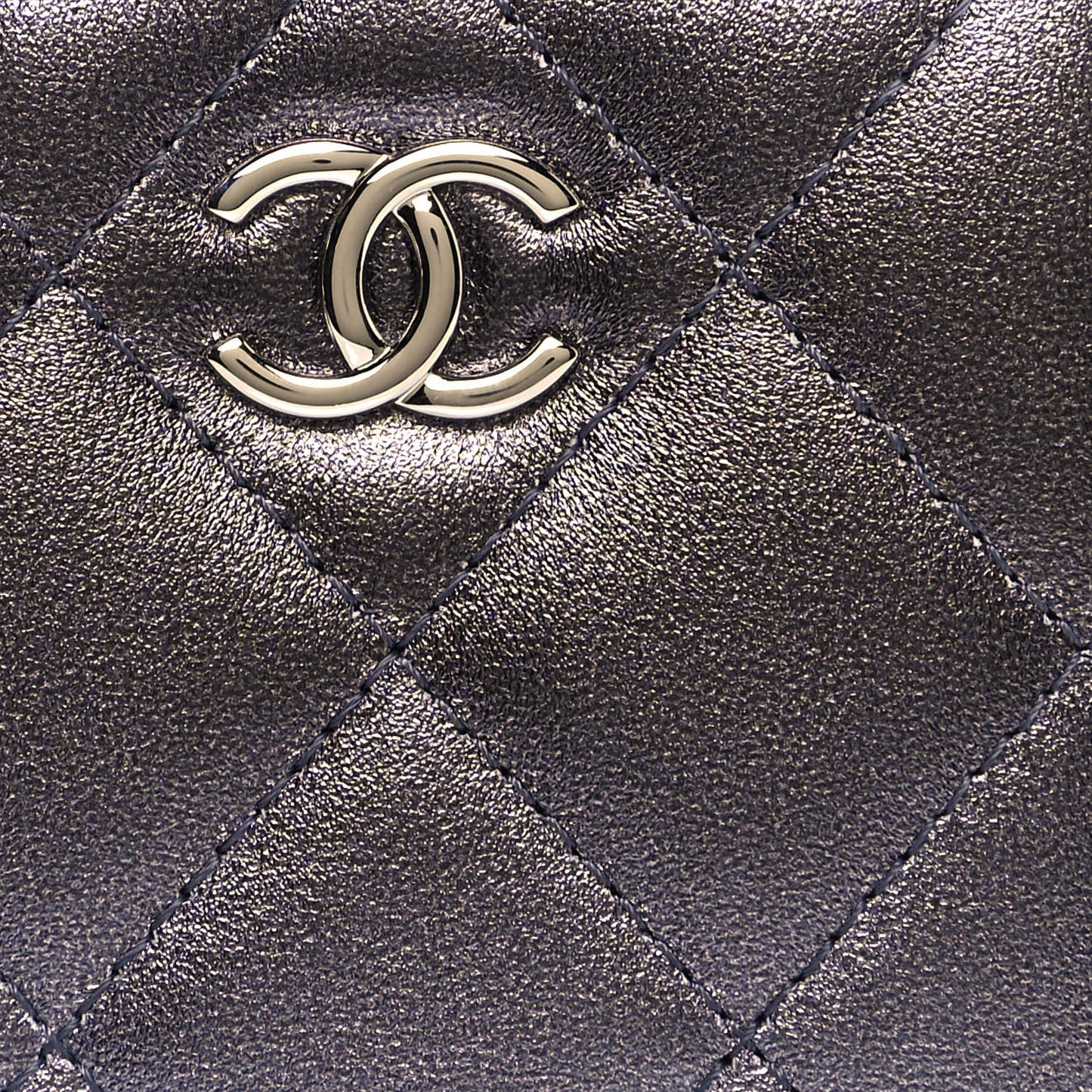 Gradient Metallic Lambskin Quilted Like A Wallet Clutch With Chain Silver Purple