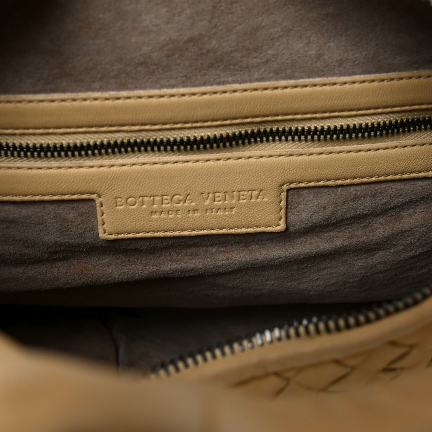 Nappa Intrecciato Medium Belly Veneta Hobo Banane