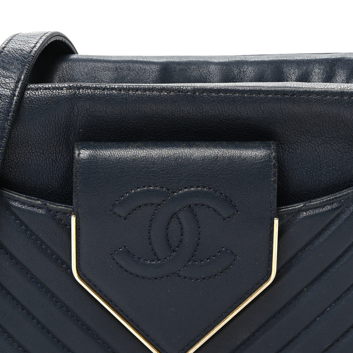 Chanel Shiny Sheepskin Chevron Quilted Collar and Tie Camera Case Navy 7 of 9