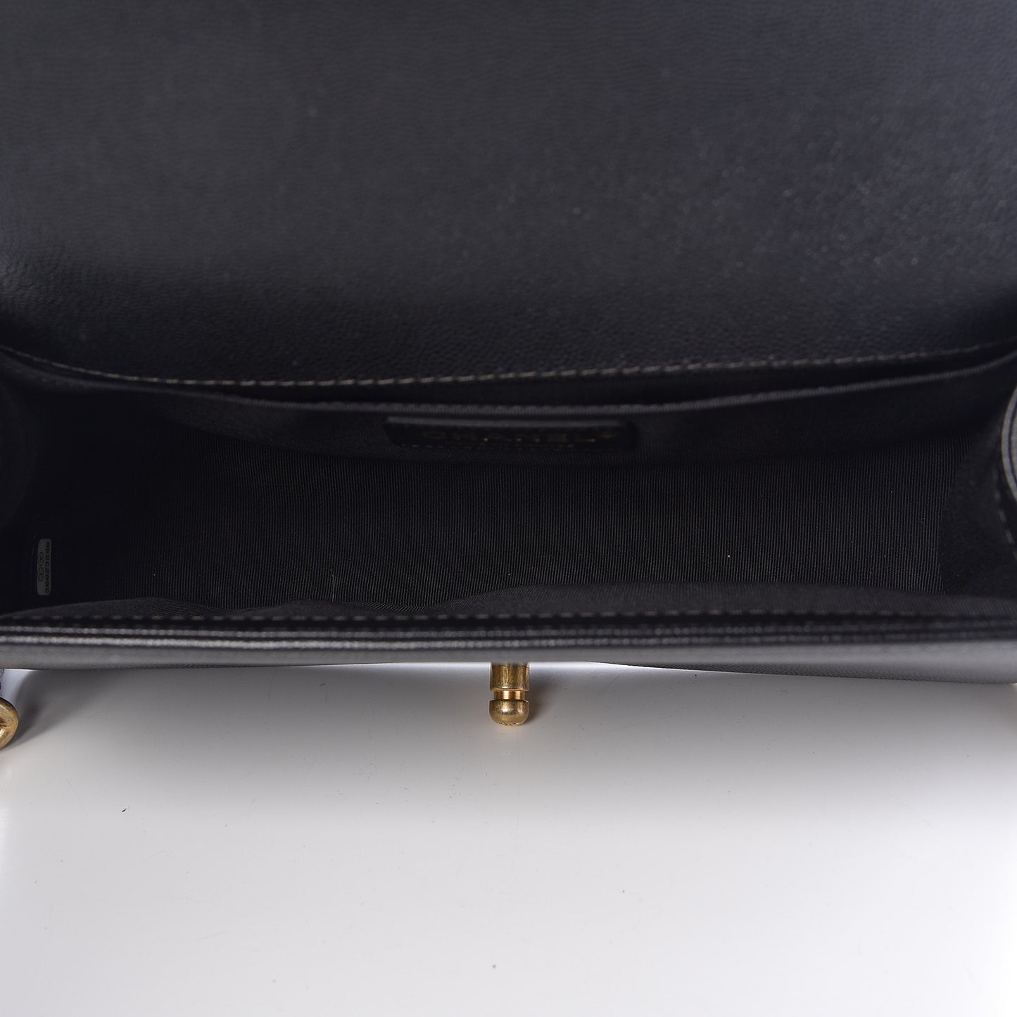 Caviar Quilted Medium Boy Flap Black