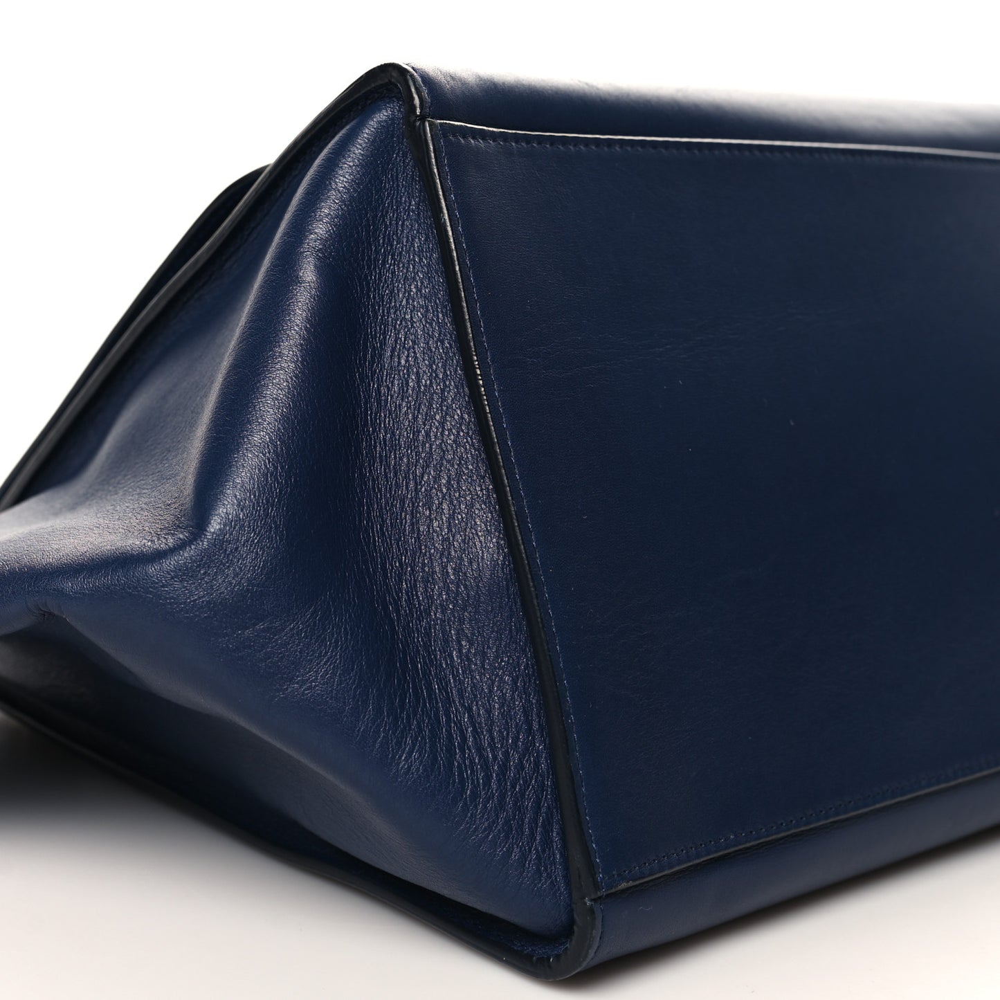 Smooth Calfskin Medium Trapeze Indigo