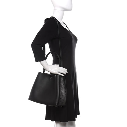 MCM Grained Calfskin Visetos Medium Sarah Hobo Black 2 of 9